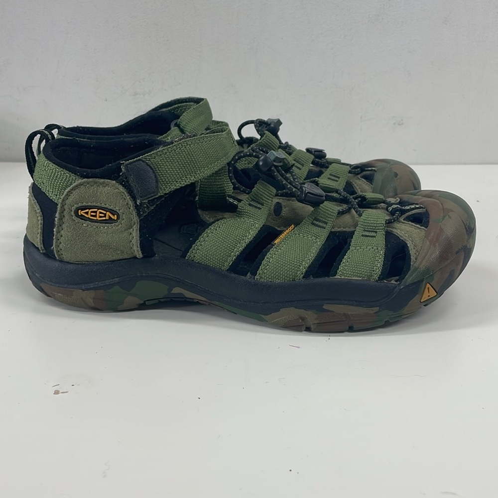 KEEN Men’s Washable Camoflauge Sandals Hiking Sandals Washable Size 6